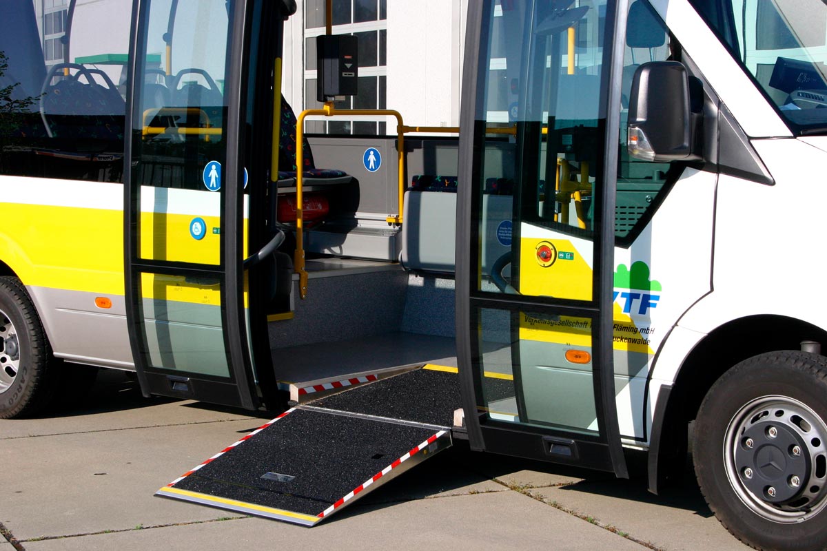 Rollstuhlrampe des Stadtbusses